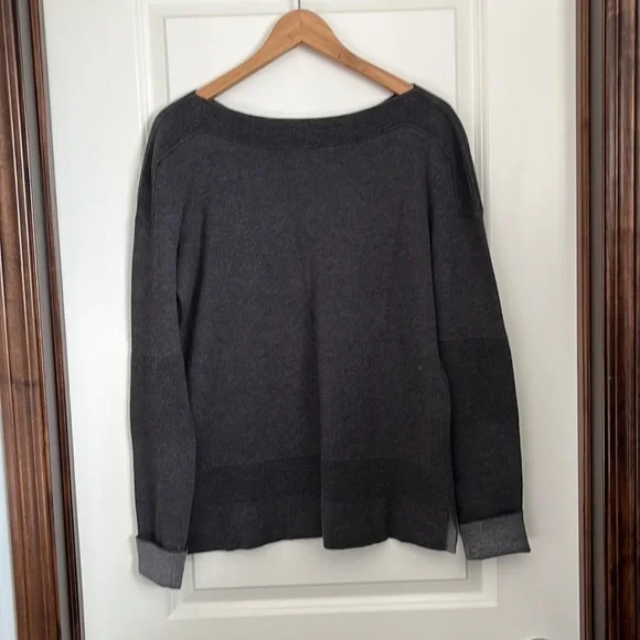 Lacoste Sweater - Picture 5 of 5